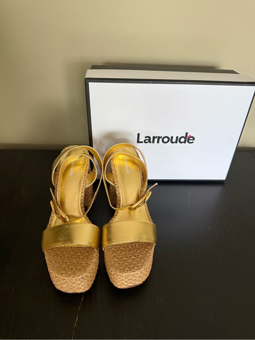 NIB Larroude Dolly Verona Metallic Gold Platform Sandals - Picture 5 of 7